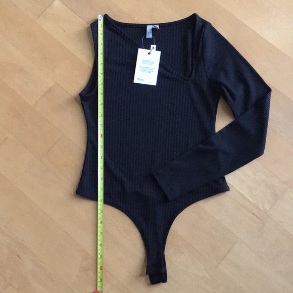 asos one shoulder one arm black ribbed bodysuit - Picture 15 of 16